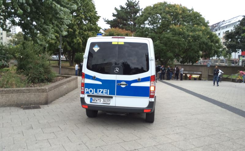 Personenkontrollen auf dem Ebertplatz. - © G. Franke