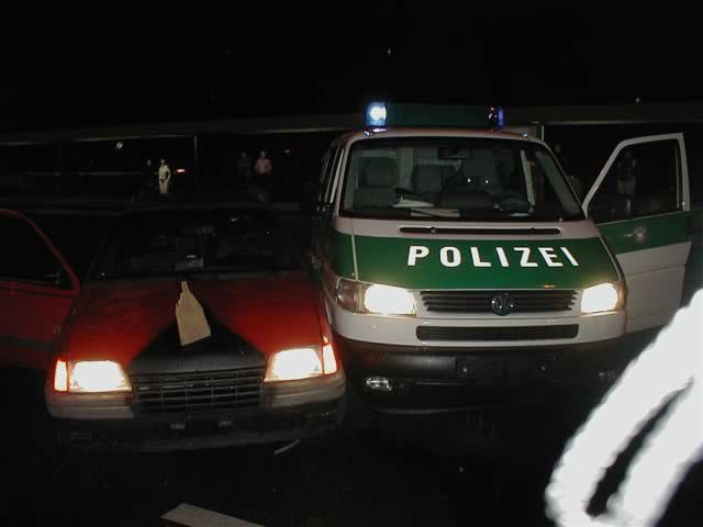 Erst nach der zweiten Kollision konnte der Amokfahrer am Ebertplatz gestoppt werden. - www.bundespolizei.de